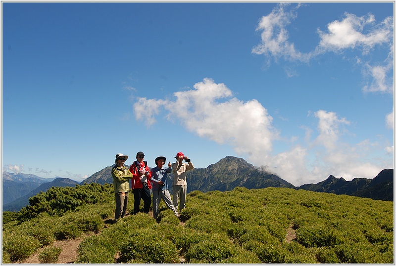 2014-09-29 10-21-01山頂上數山頭.JPG